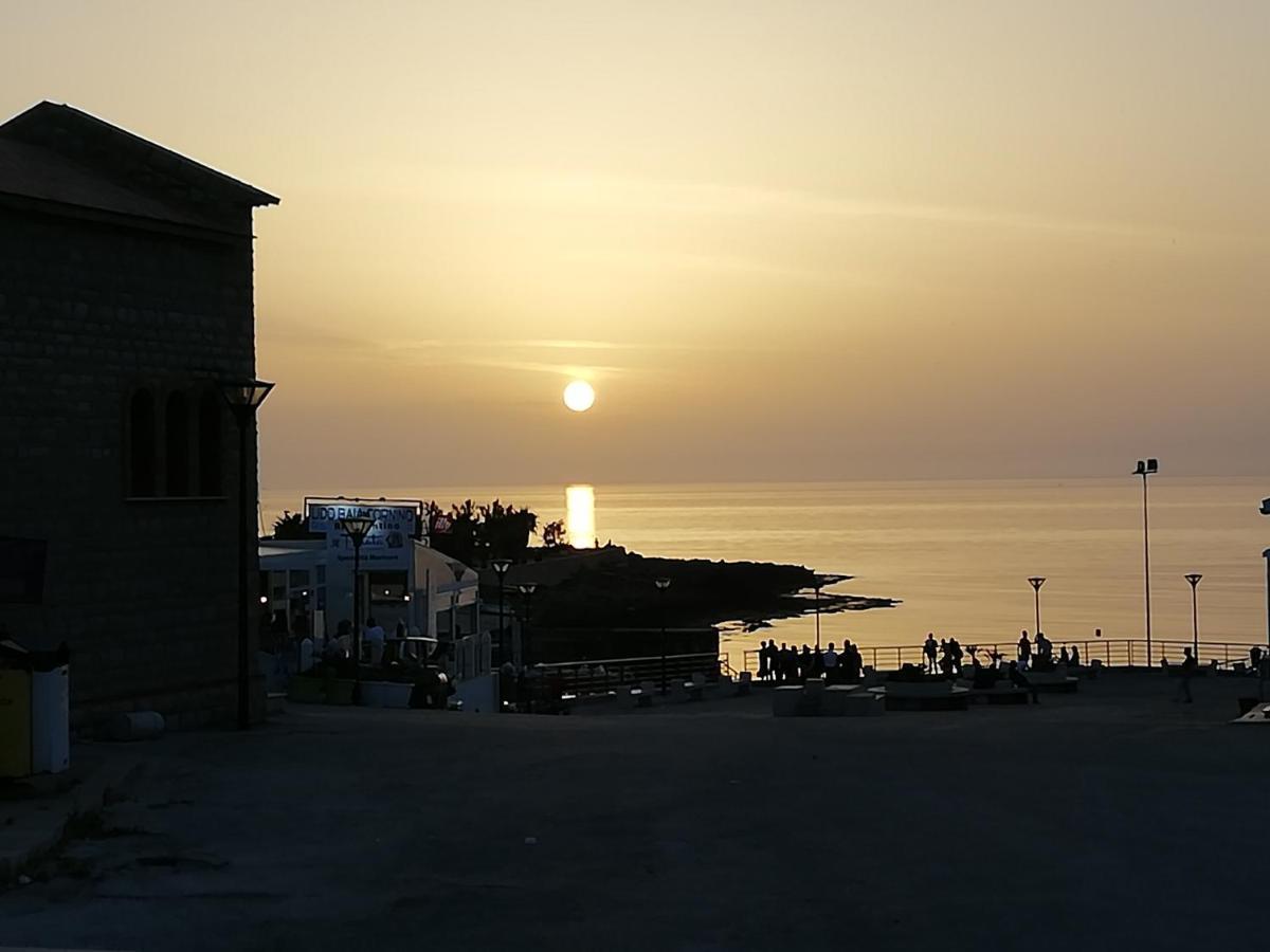 Dove Sorge Il Sole Bed & Breakfast Custonaci Exterior photo